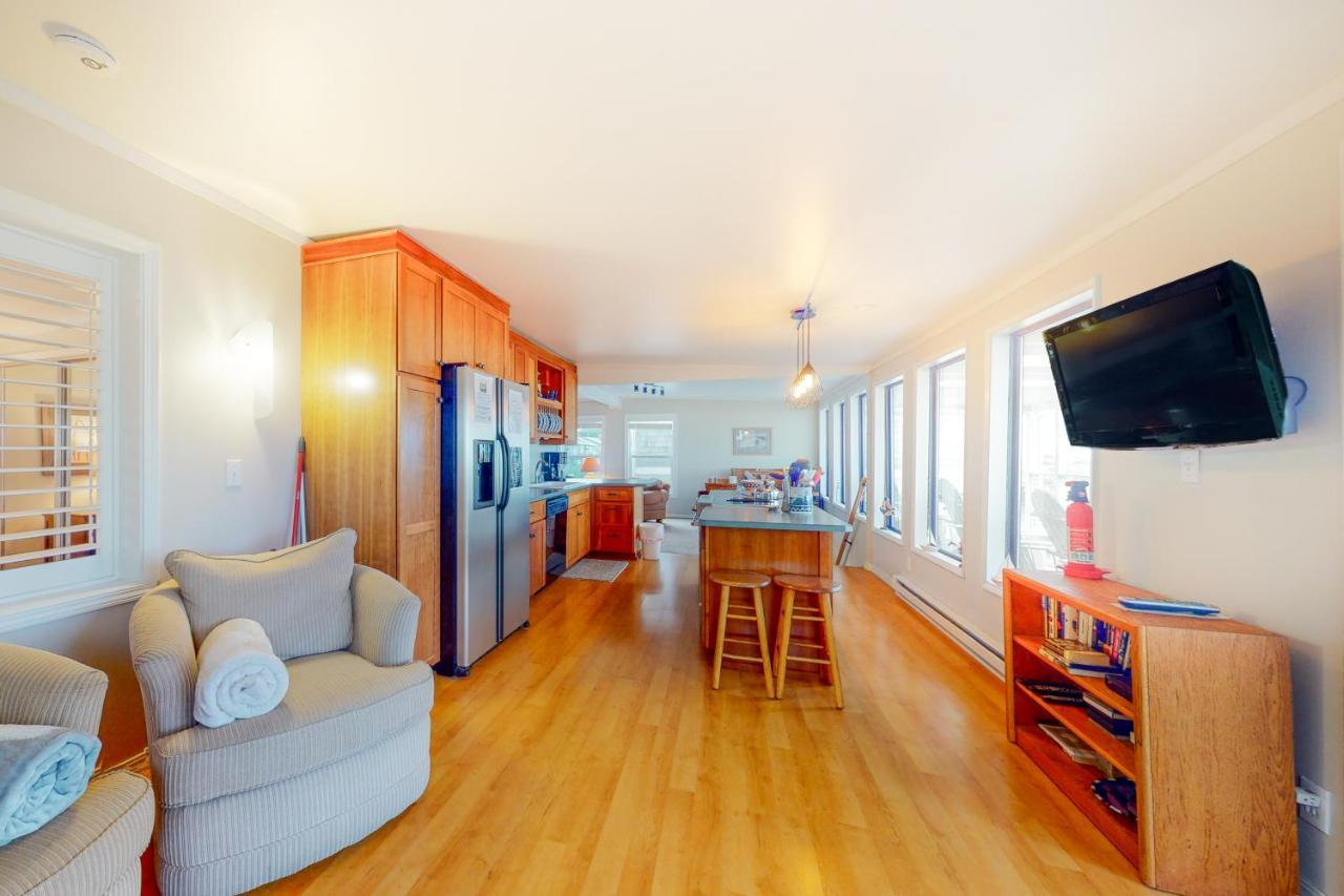 Shore Fun Rockaway Beach Extérieur photo